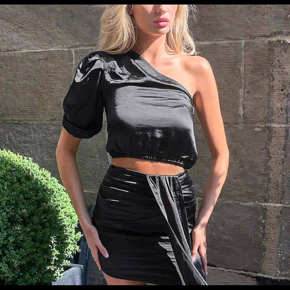 One shoulder top satin